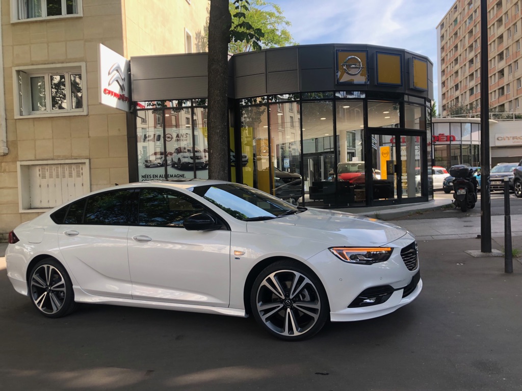 NEW INSIGNIA 1.6 GAZOLINE 200 CV ULTIMATE PACK BLACK OPC IN PARIS